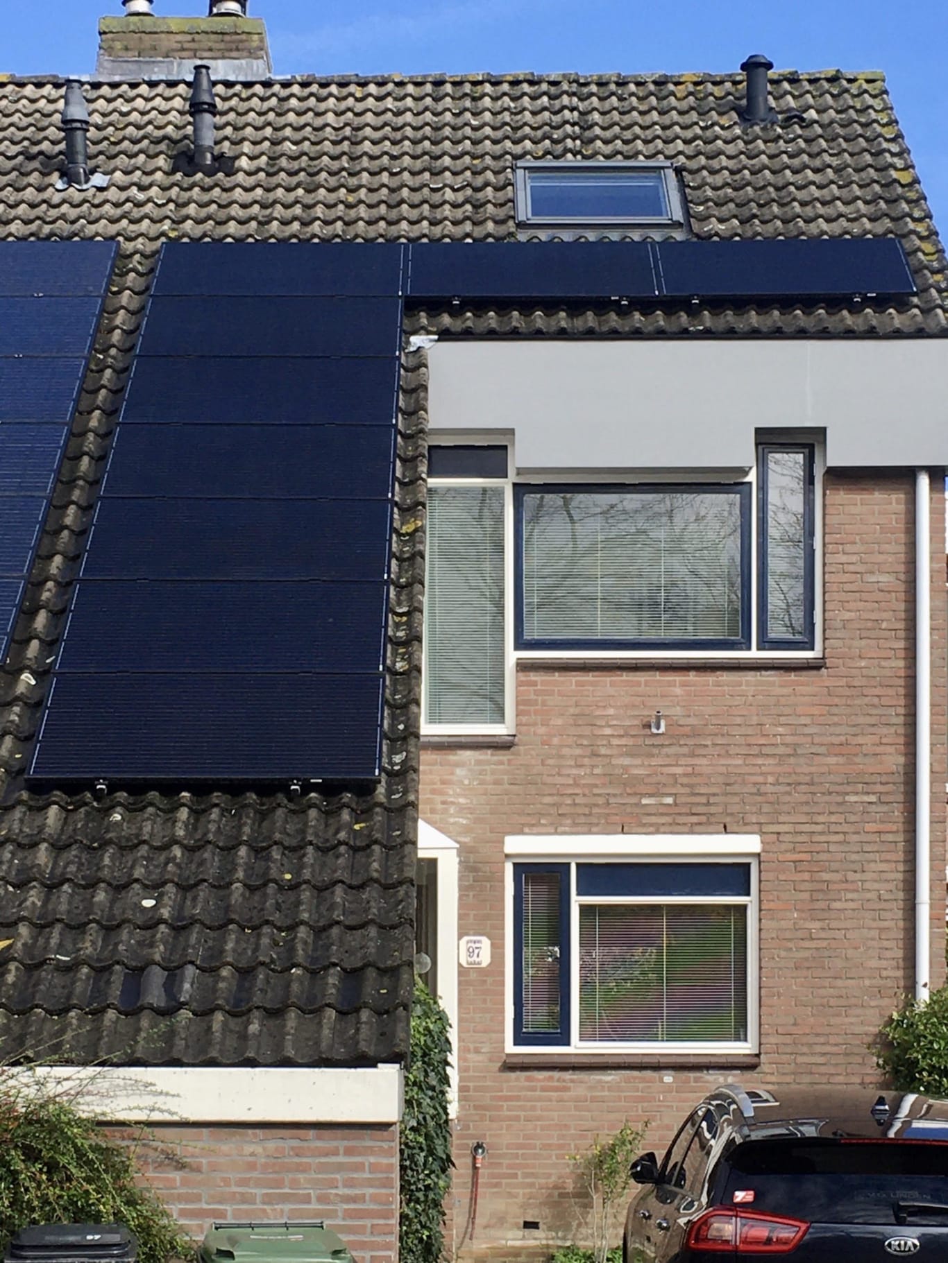 Zonnepanelen op een dak