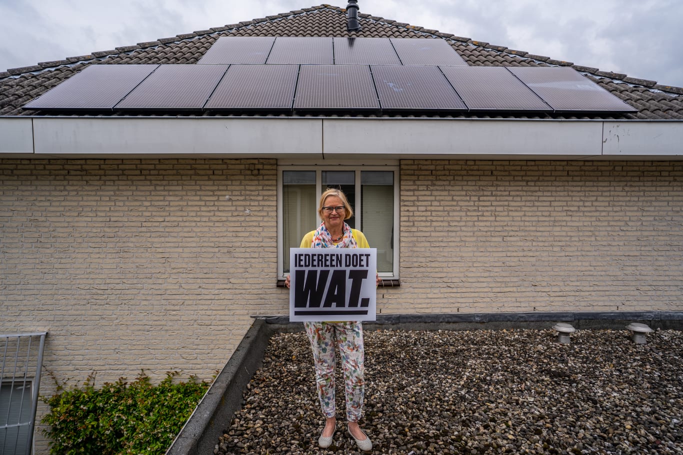 Blije bewoner voor huis