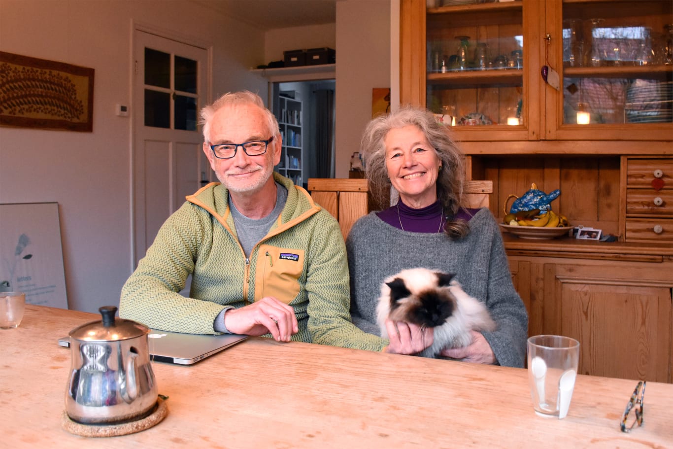 Foto van Sytske en Wim in hun huis.