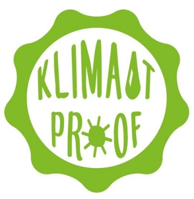 Een soort sticker met een groene rand waarin staat: klimaat proof.