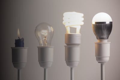 Foto van verschillende lampjes zoals een kaars en een LED-lampje.