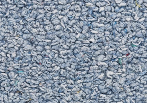 Vooraanzicht van isolatiemateriaal gerecyclede kleding