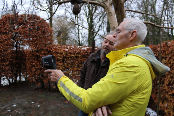 Energie coach Huugh met een bewoner