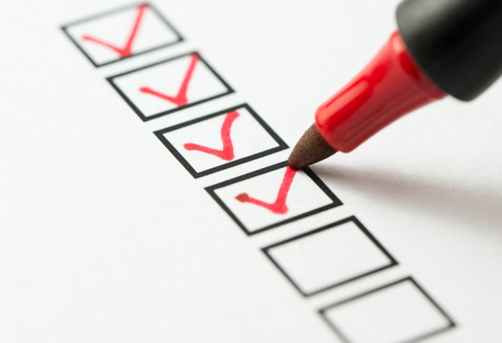 Checklist die wordt afgevinkt