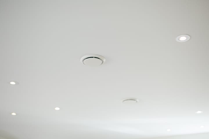Aan- en afvoerventielen van balansventilatie in plafond